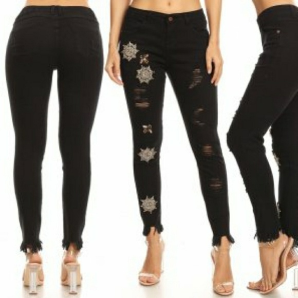 Woman's Clothes - Picture 1 of 2